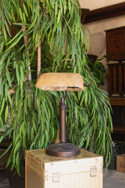 Vintage Beige Desk Lamp w/ Pull String