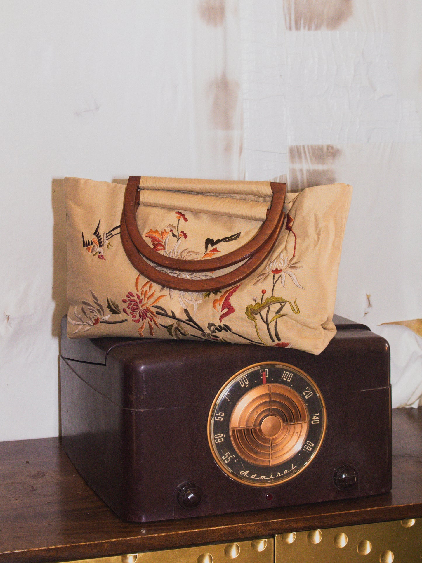 MONYA Beige Fabric Embroidered Floral Bag w/ Wooden Handles